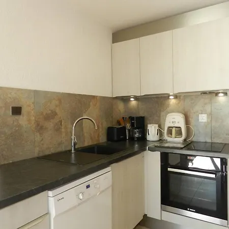 Bormes-les-mimosas, 2 Pieces, 4 Personnes - Fr-1-251-643 Apartment